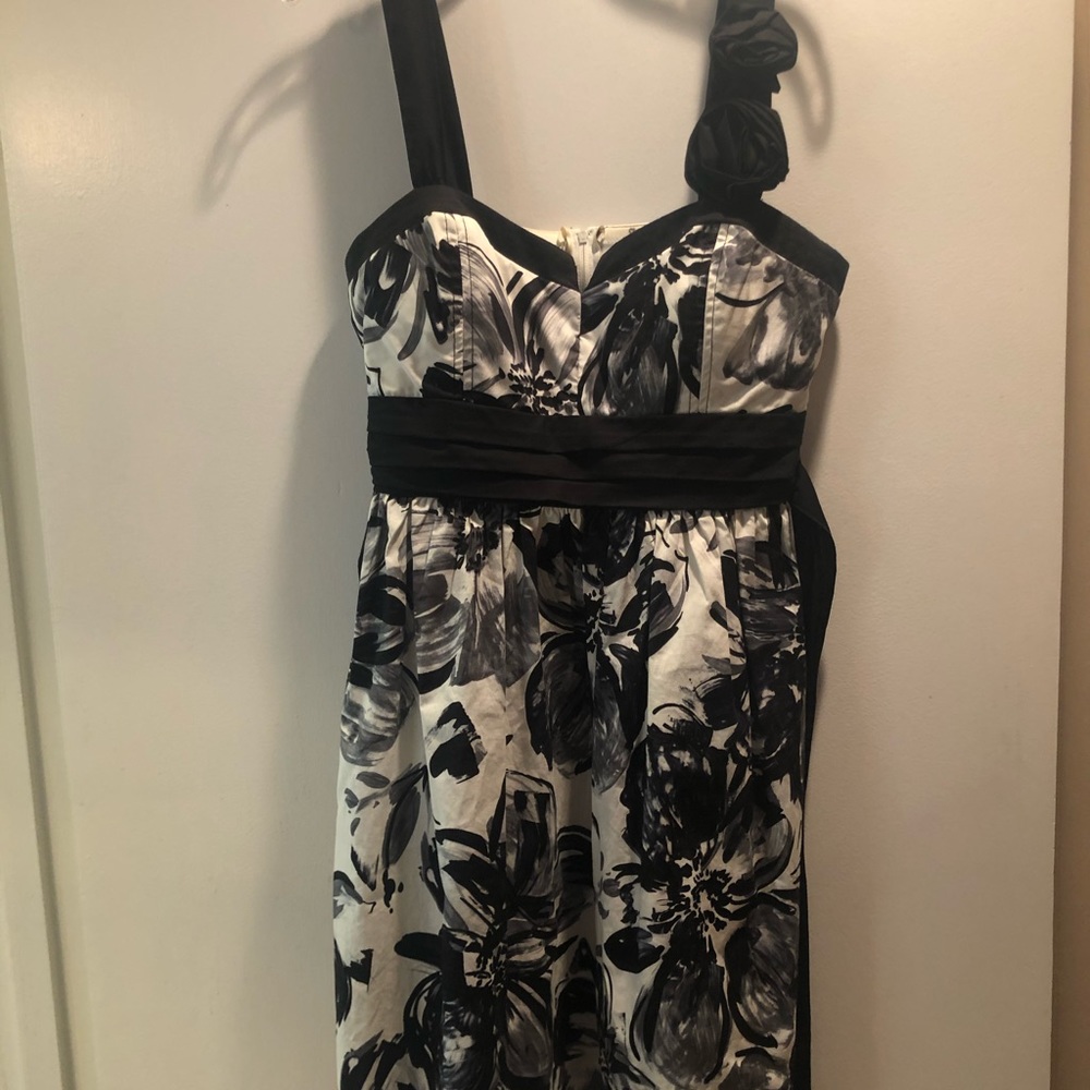 Floral Sundress ties in the back